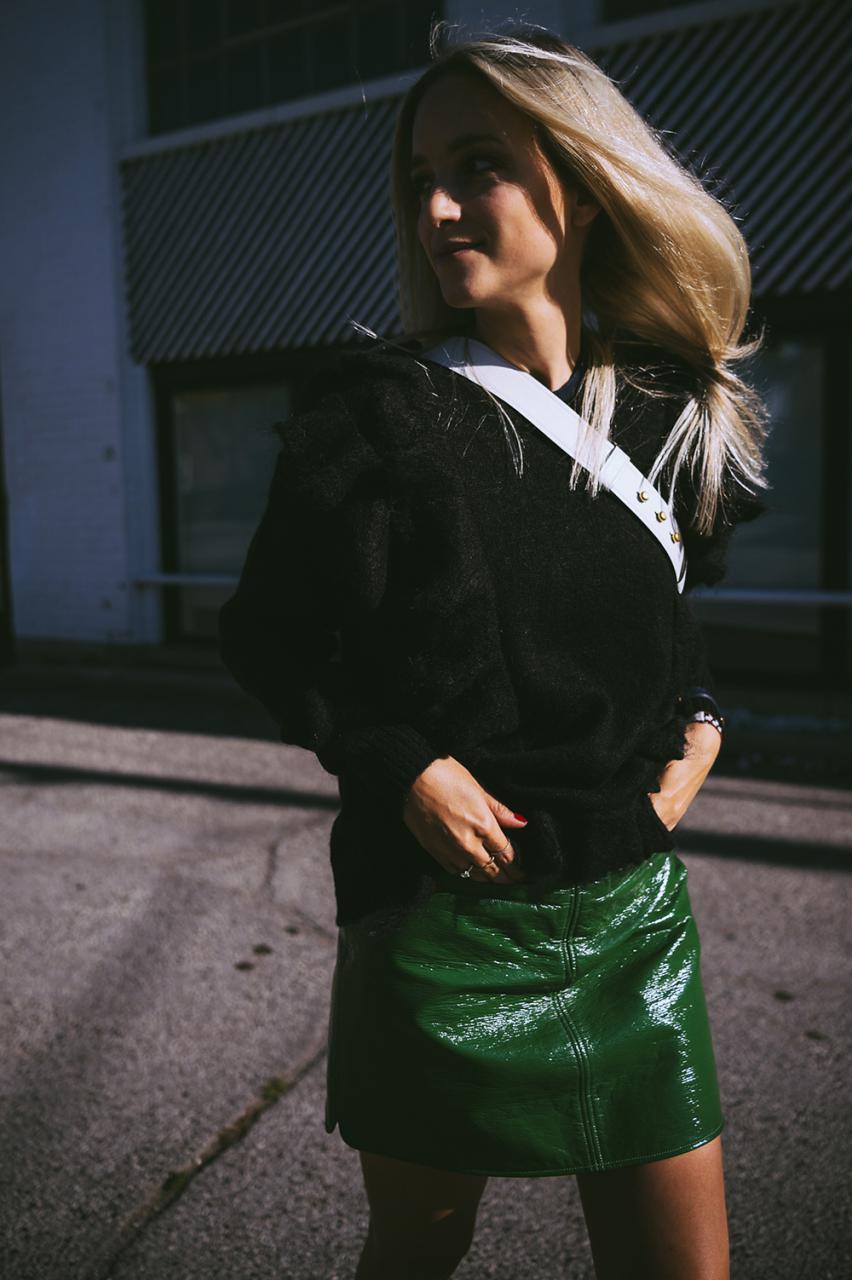 Courrèges skirt worn by Charlotte Groeneveld The fashion guitar