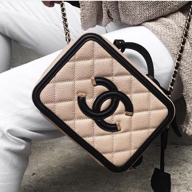 Chanel CC Filigree Vanity Case Bag Might Return For Spring Summer 2017 Collection