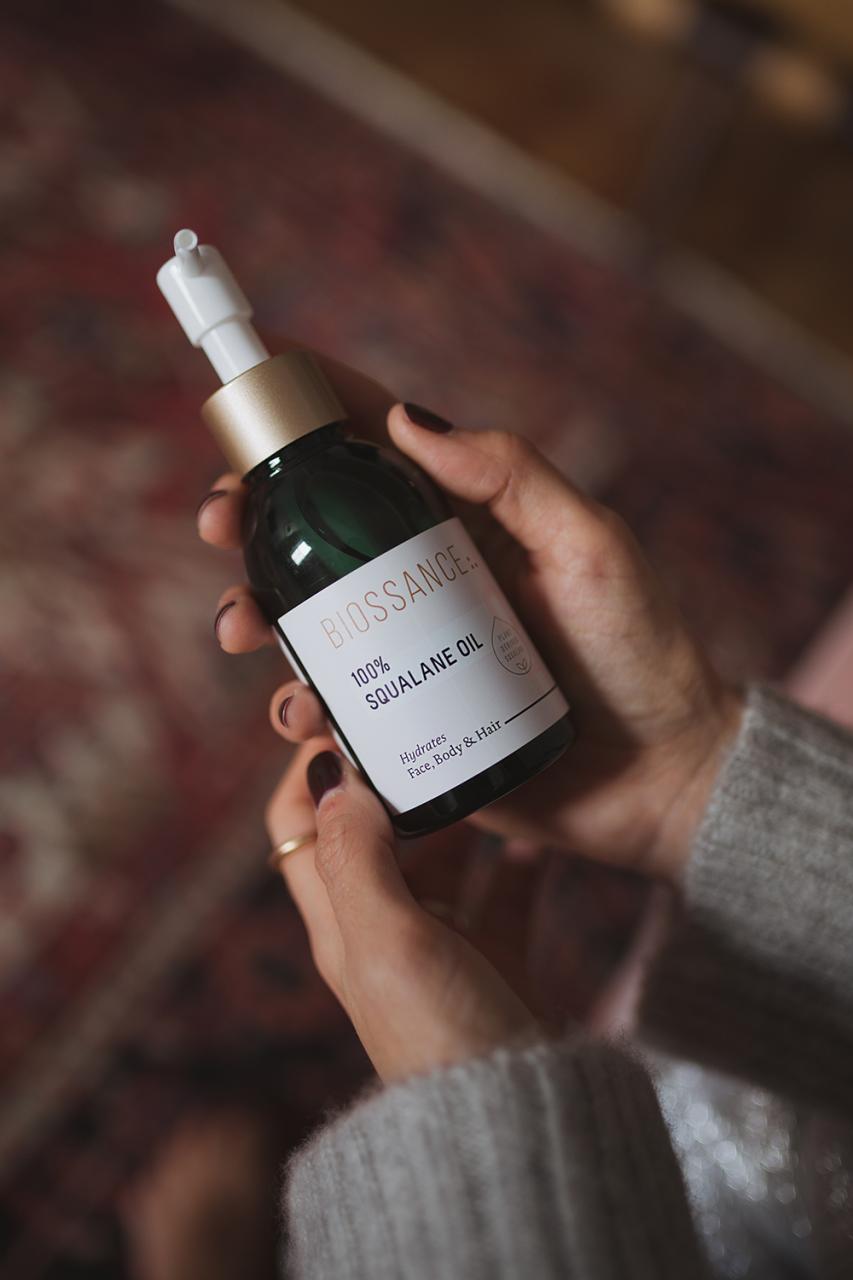Charlotte Groeneveld from Thefashionguitar sharing her #NYFW skincare routine with Biossance